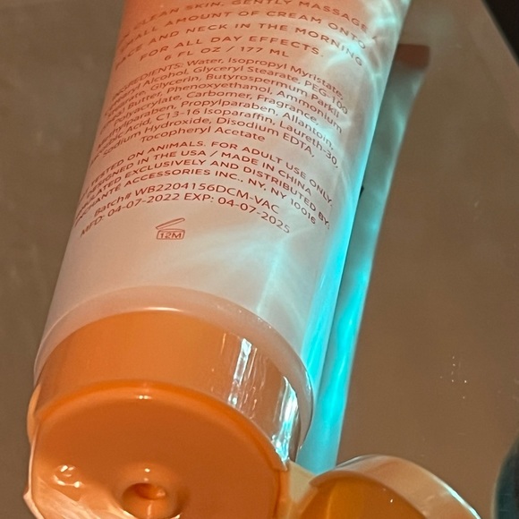 Clinical Works VITAMIN C Day Cream deeply moisturizer and brightens complexion. - Picture 7 of 7